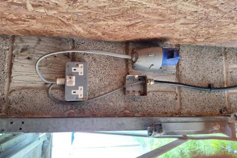 Belthorn Road Garage pic 1.jpg
