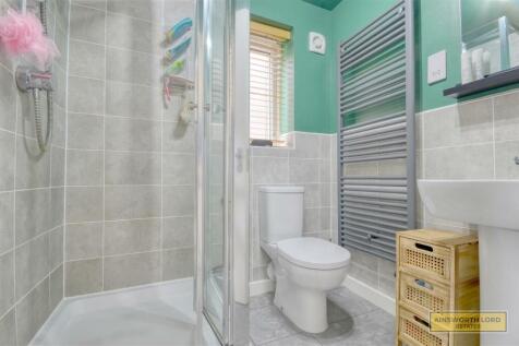 MASTER BEDROOM EN-SUITE