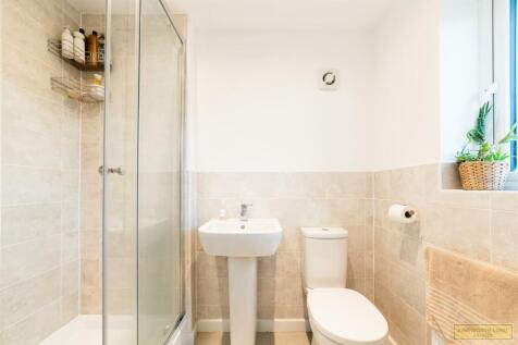EN SUITE WITH SHOWER