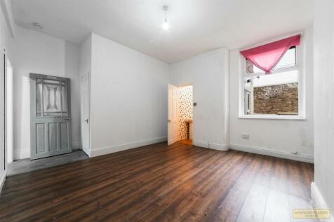 REAR ROOM
