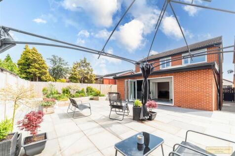 LARGE REAR GARDEN