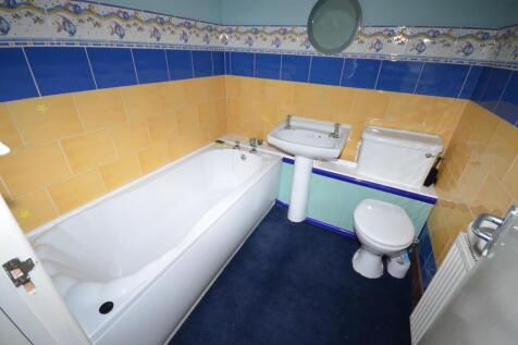 Ground Floor Flat 1 Bathroom