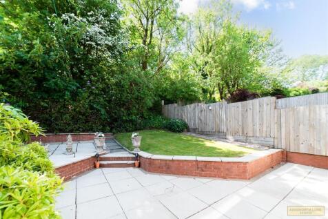LARGE REAR GARDEN