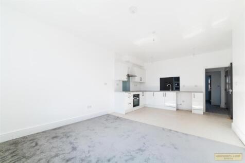KITCHEN/LIVING ROOM