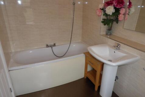 Bedroom 1 ensuite