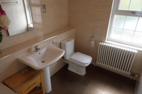 Bedroom 1 ensuite