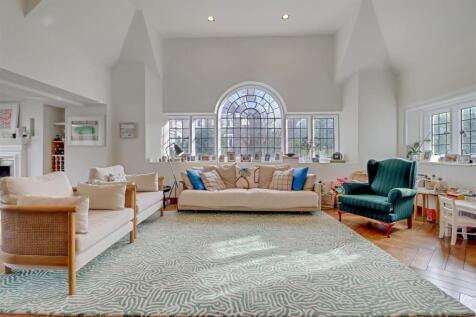 LOUNGE V2.jpg