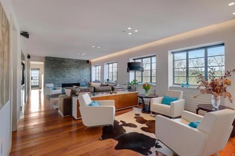 LOUNGE WIDE.jpg