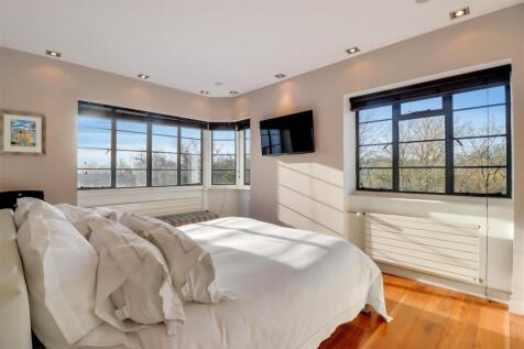 MAIN BED.jpg