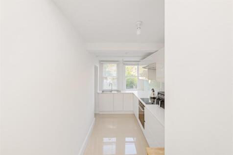 Flat 2, 10 Belsize Crescent Hi-10.jpg