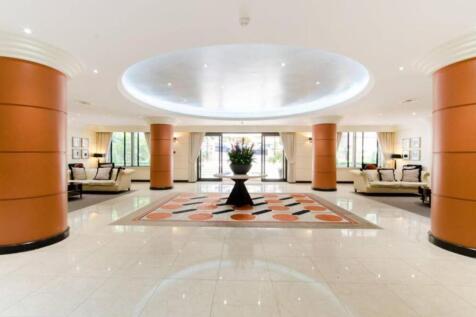 foyer.jpg