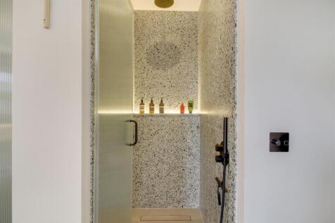 SHOWER.jpg