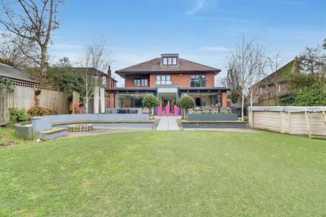 HOUSE REAR CLOSE.jpg