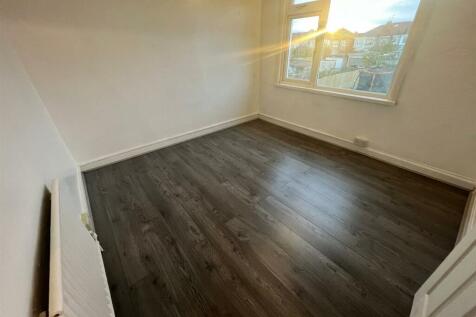 Rear first floor double bedroom