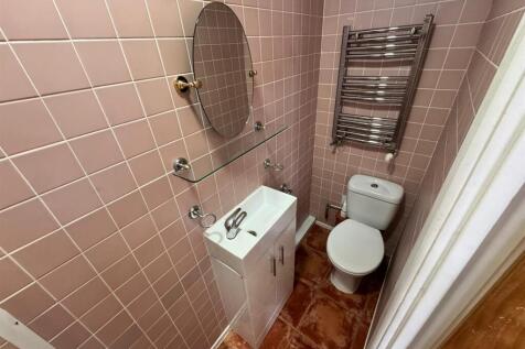 Room 5 (Ensuite Bathroom)