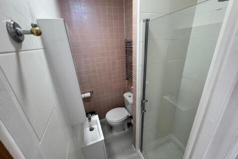 Room 3 (Ensuite Bathroom)