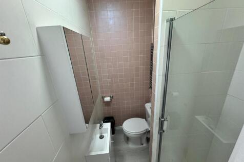 Room 3 (Ensuite Bathroom)