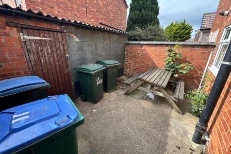 Rear Patio Garden