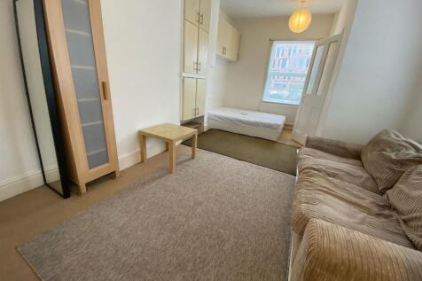 Studio Flat