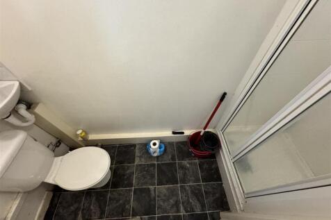 Studio 9 - Ensuite Shower Room