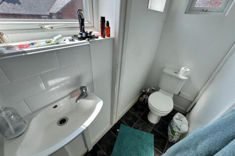 Studio 6 Shower Room
