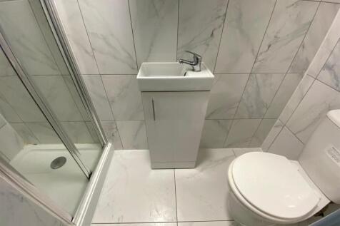 Ensuite Shower Room 3