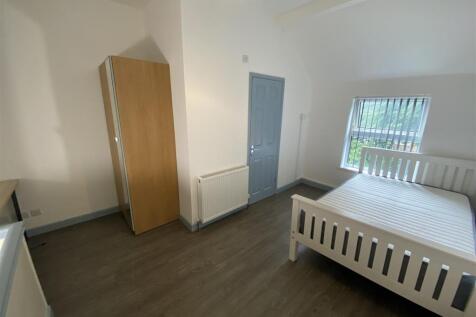 Ensuite Bedroom 4 - Second Floor