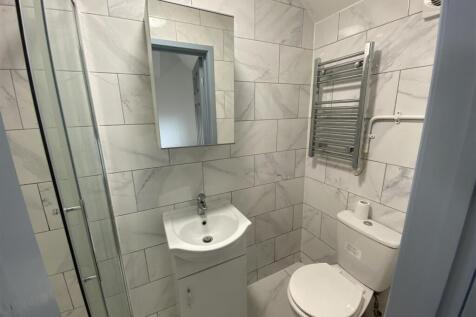Ensuite Shower Room 4