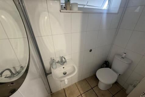 Toilet.jpg