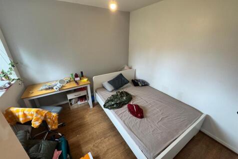 Bedroom----.jpg