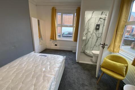 Ensuite Bedroom 2