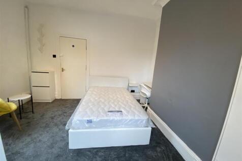 Ensuite Bedroom 2