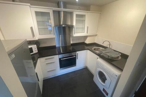 Kitchen with Washing Machine &amp; Fridge Freezer