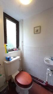 FITTED CLOAKROOM 