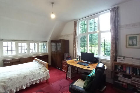 LOUNGE/BEDROOM 