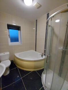 BATH/SHOWER ROOM 