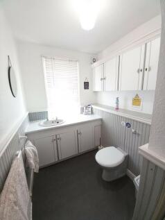 SHOWER ROOM 2