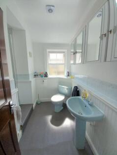 SHOWER ROOM 1