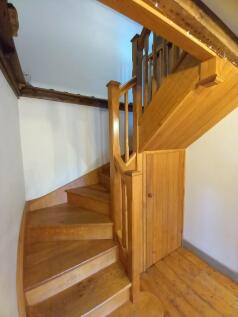 STAIRS TO 1ST FLOOR