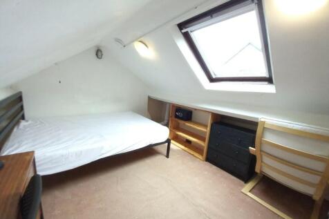 ATTIC BEDROOM 4