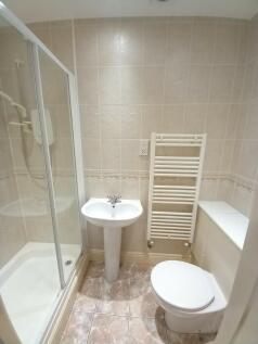 EN-SUITE SHOWER ROOM