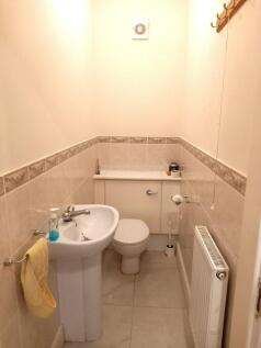 FITTED CLOAKROOM 