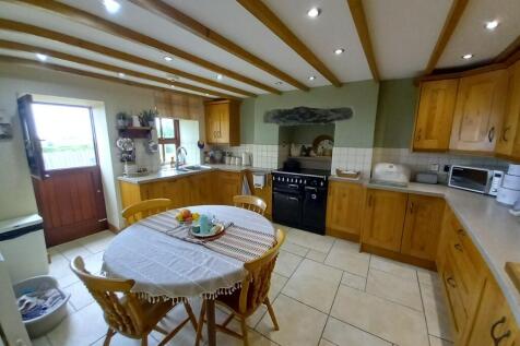 1 - KITCHEN DINER