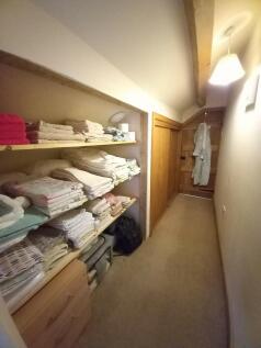 1 - DRESS ROOM