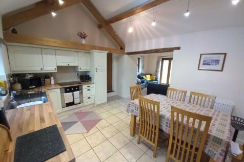 2 - KITCHEN DINER