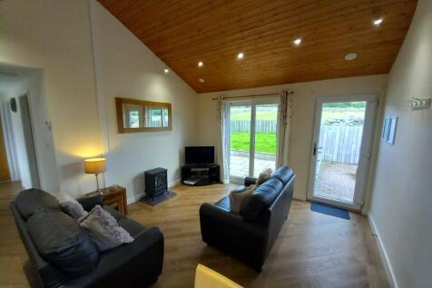 3 - LOUNGE/DINING RO