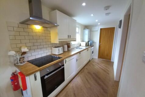 3 - KITCHEN 