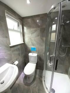 3 - SHOWER ROOM 
