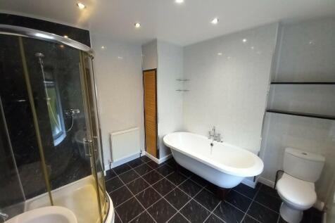 BATH/SHOWER ROOM 