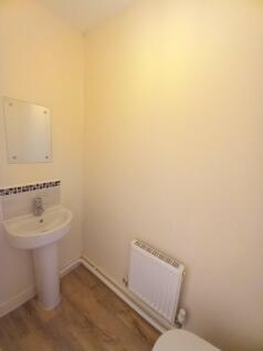 FITTED CLOAKROOM 